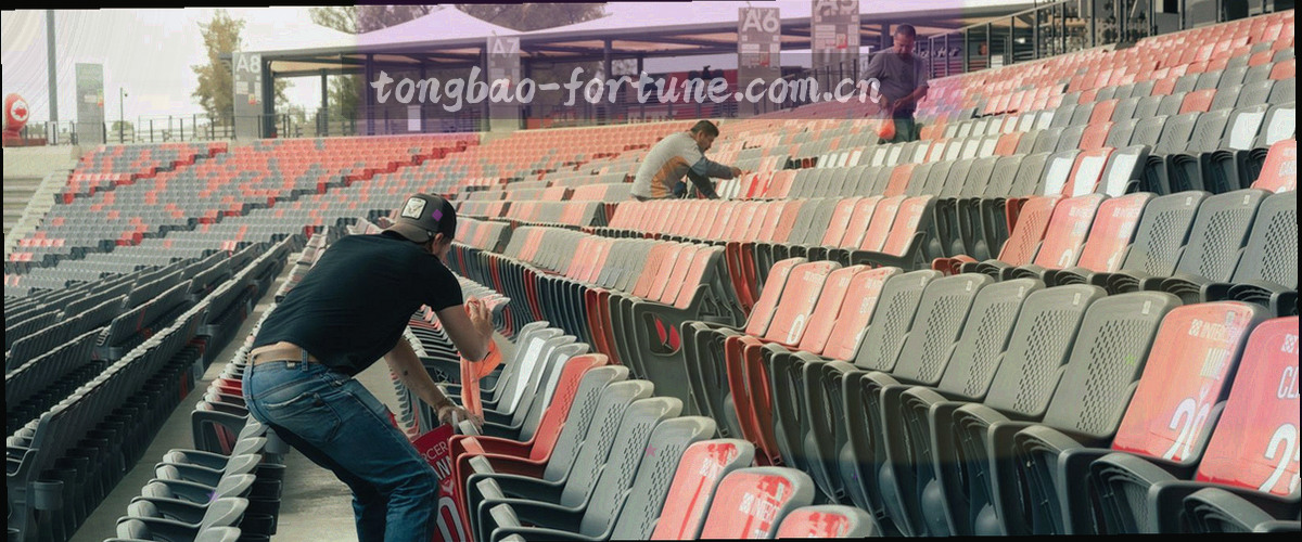 木刻线条与折页账册纹样的抽象构图，铜绿与旧金交错，无人物